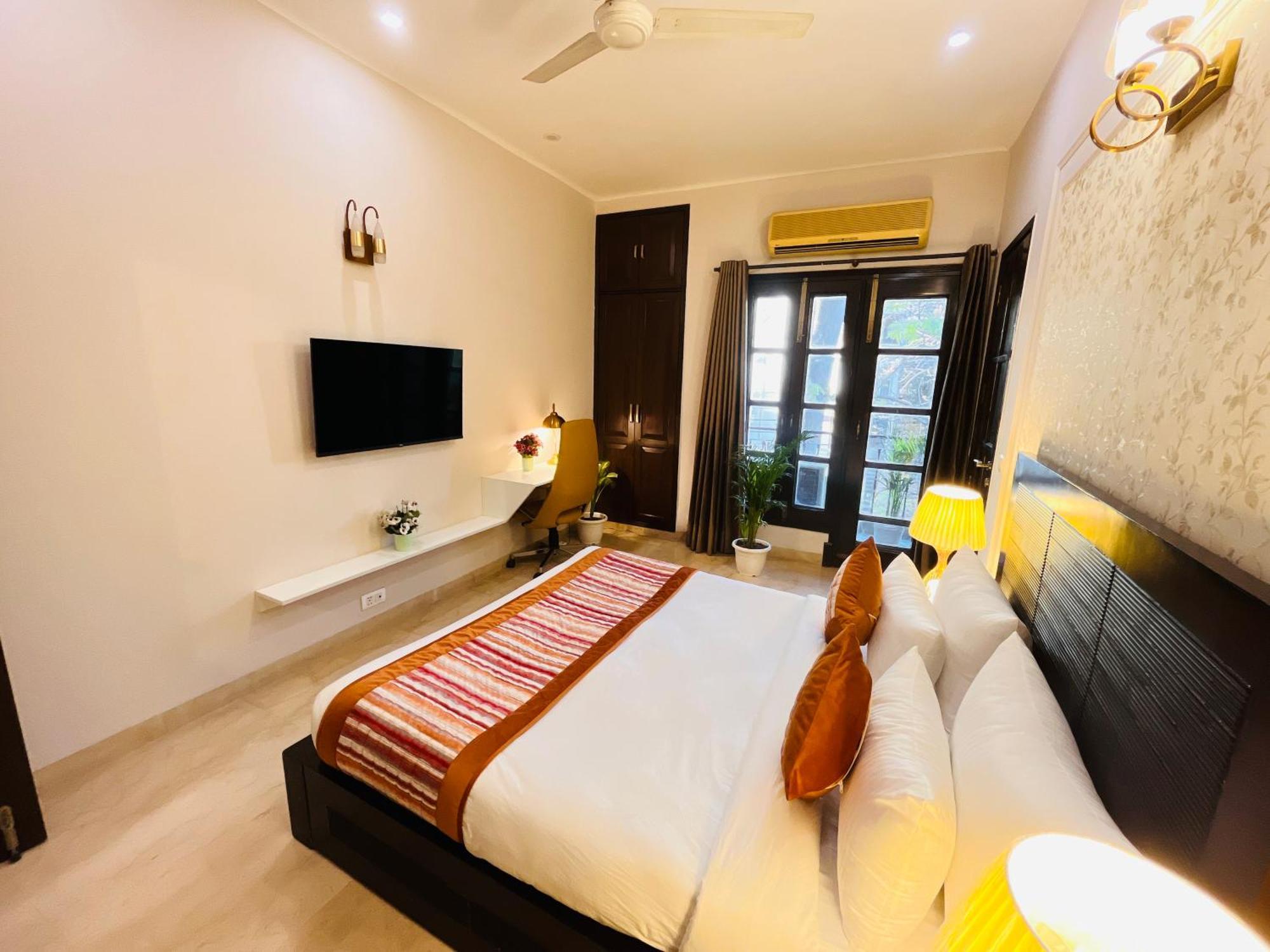 The South Manor Residency Near Aiims Hospital Hotel New Delhi