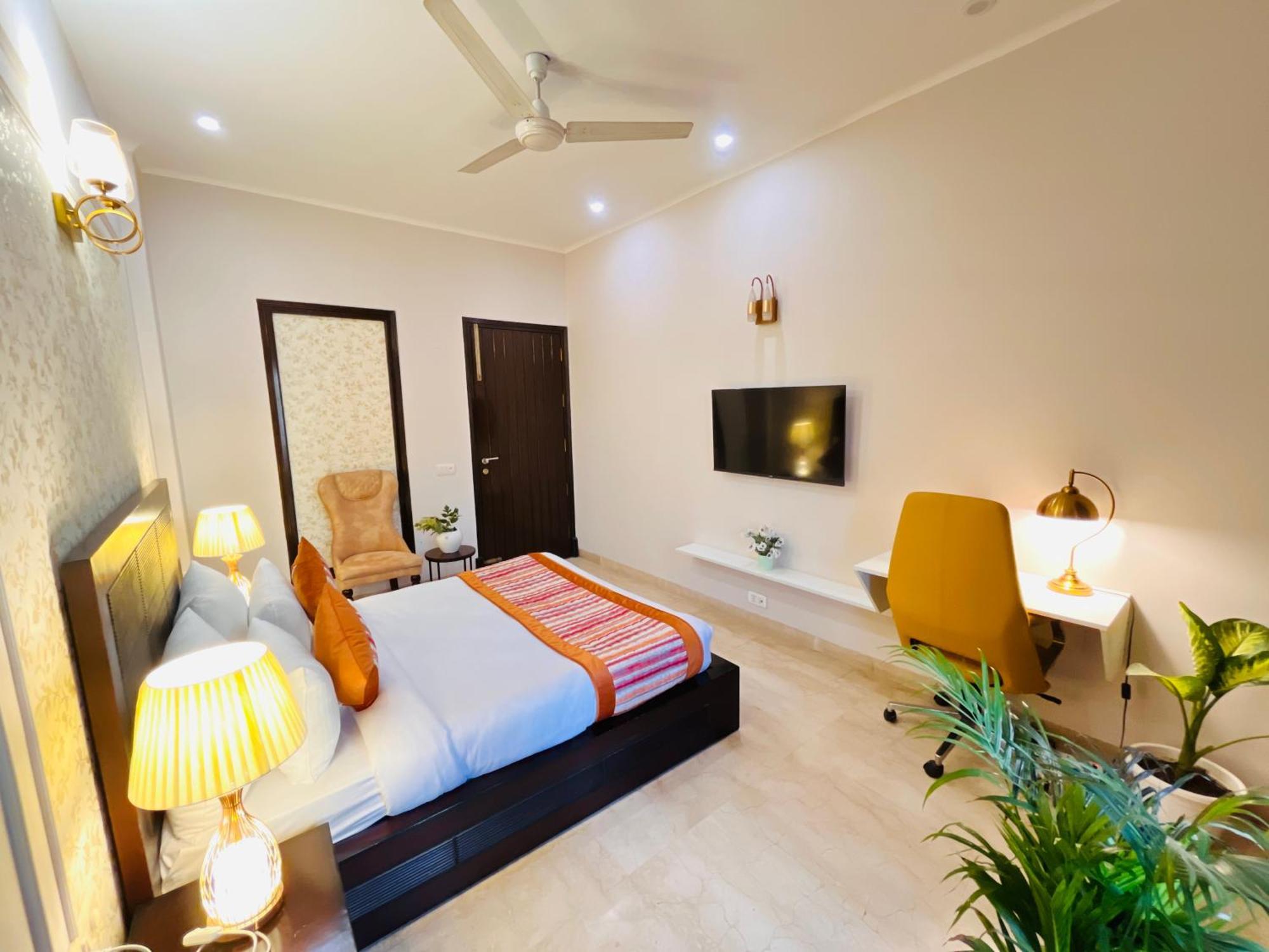 The South Manor Residency Near Aiims Hospital Hotel