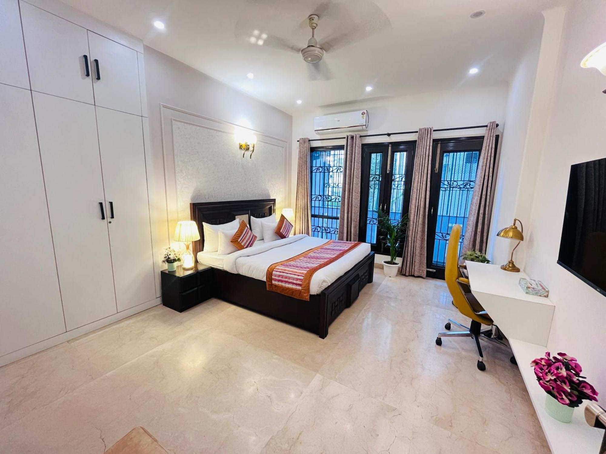 The South Manor Residency Near Aiims Hospital 3* New Delhi