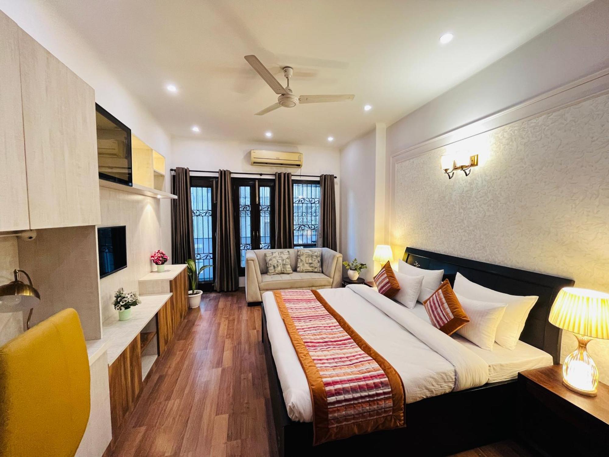 The South Manor Residency Near Aiims Hospital Hotel 3*