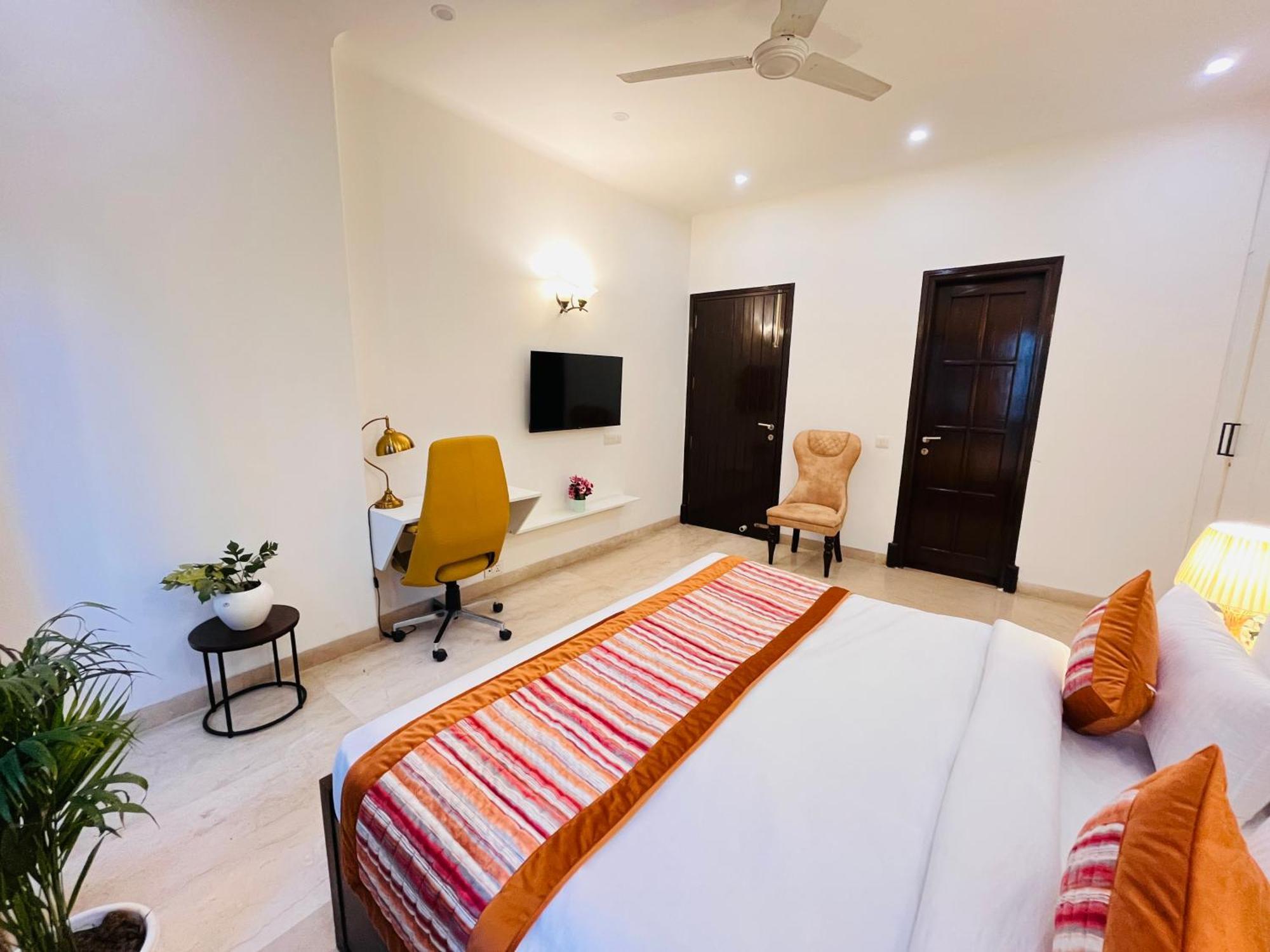Hotel The South Manor Residency Near Aiims Hospital