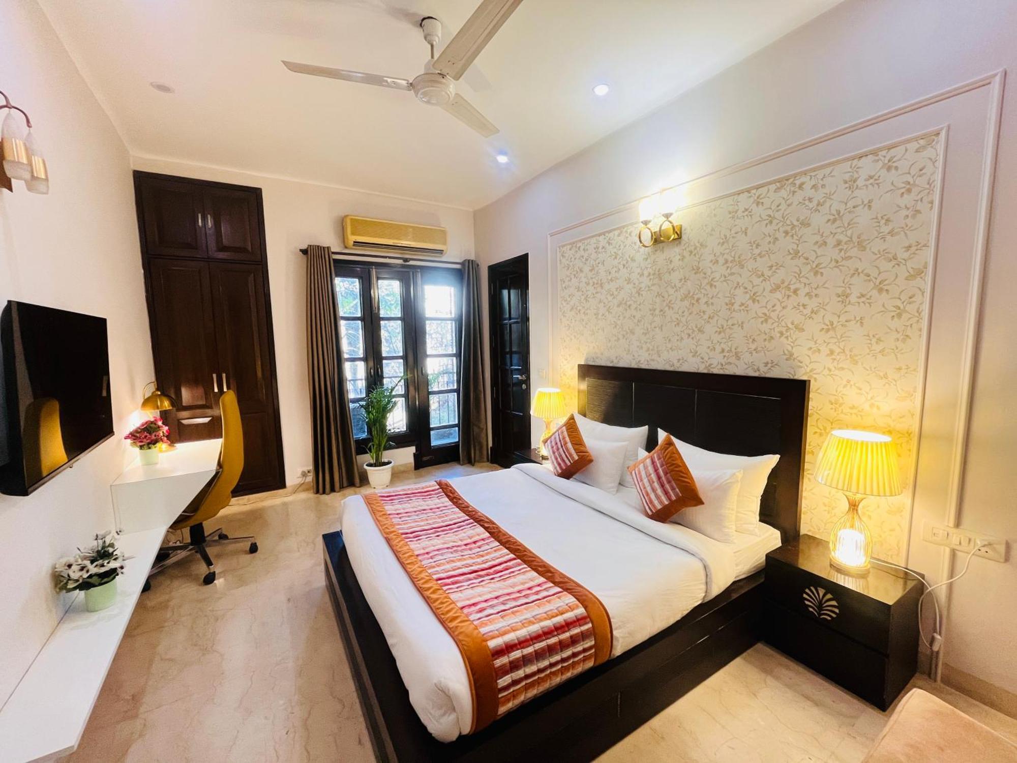 The South Manor Residency Near Aiims Hospital 3* New Delhi