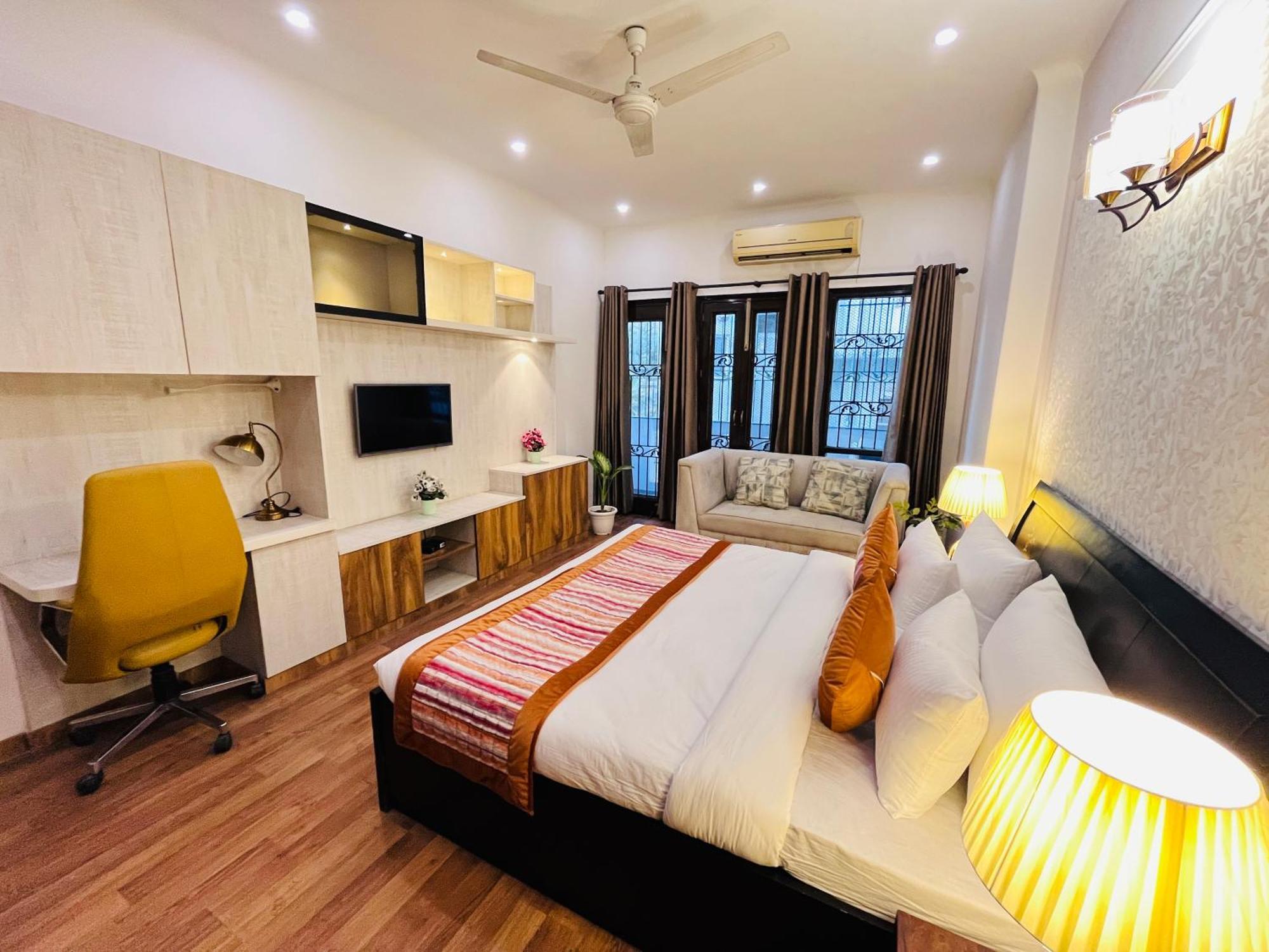 The South Manor Residency Near Aiims Hospital 3*