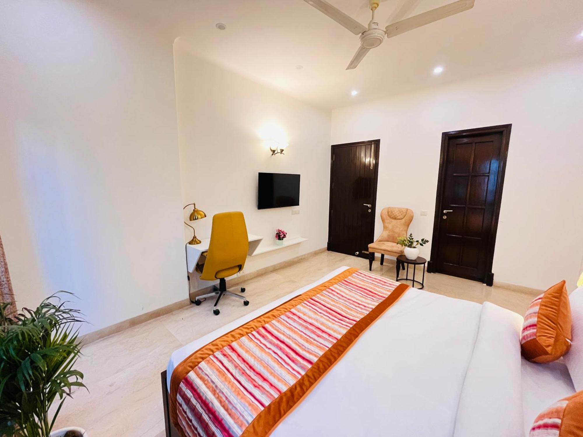 Hotel The South Manor Residency Near Aiims Hospital