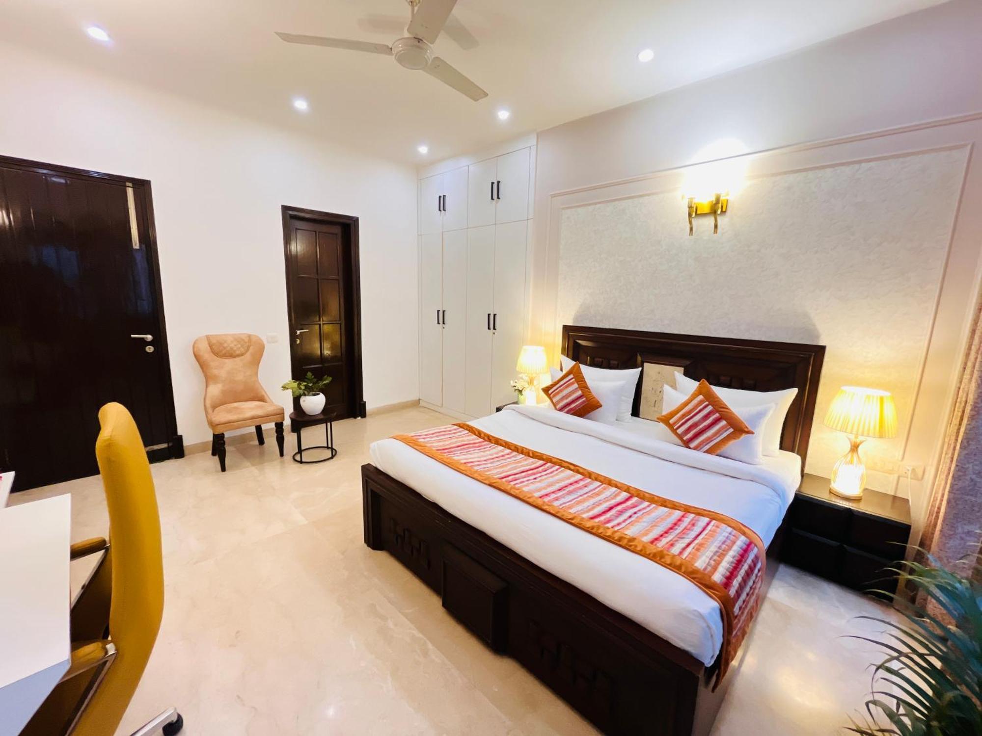 Hotel The South Manor Residency Near Aiims Hospital 3*