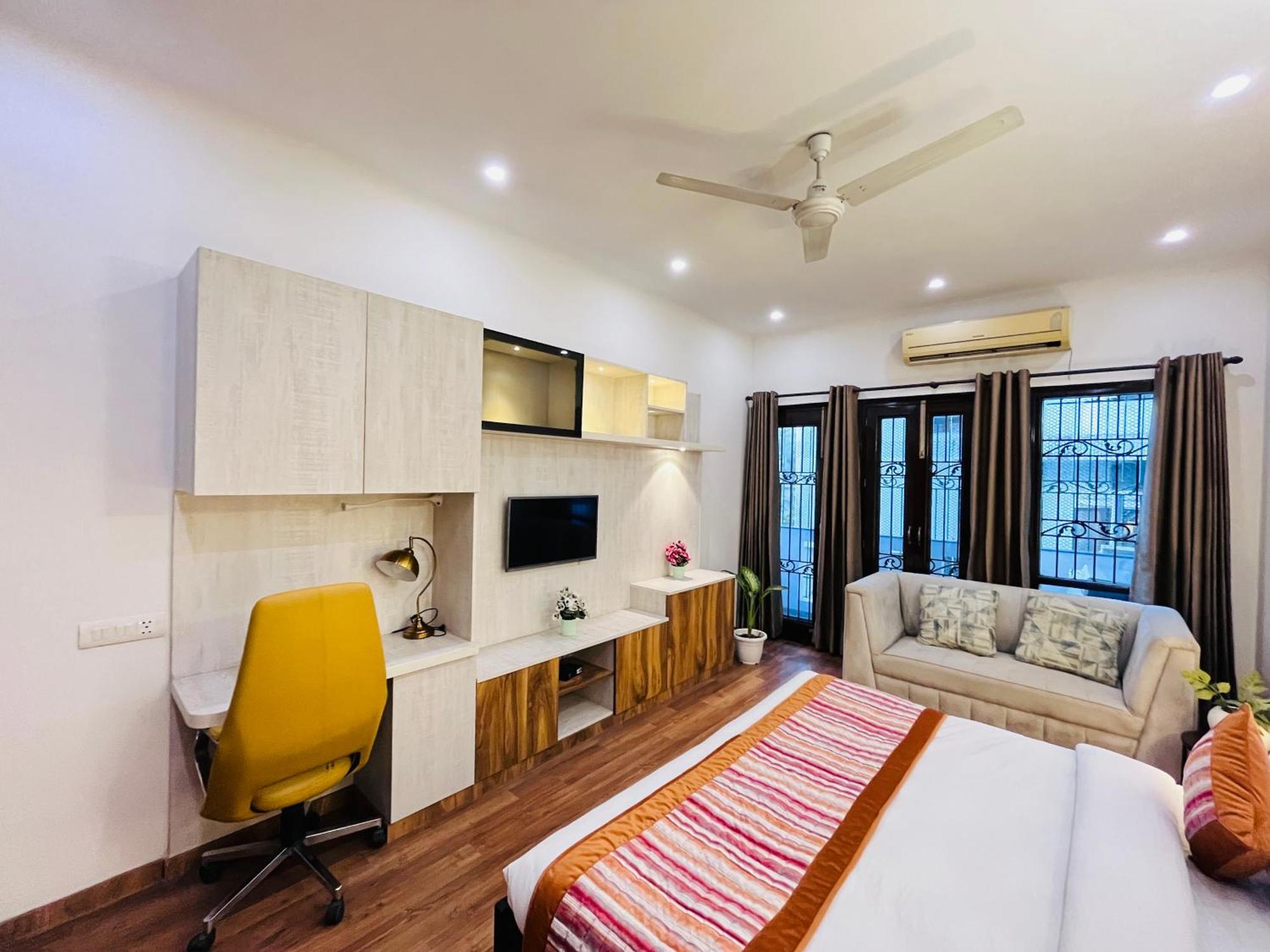 The South Manor Residency Near Aiims Hospital Hotel 3*