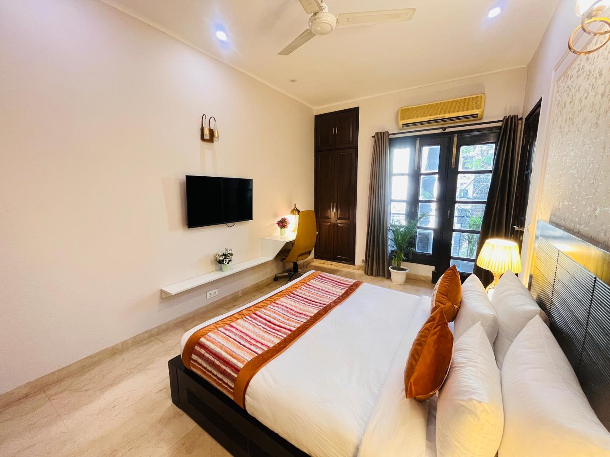 The South Manor Residency Near Aiims Hospital 3* New Delhi