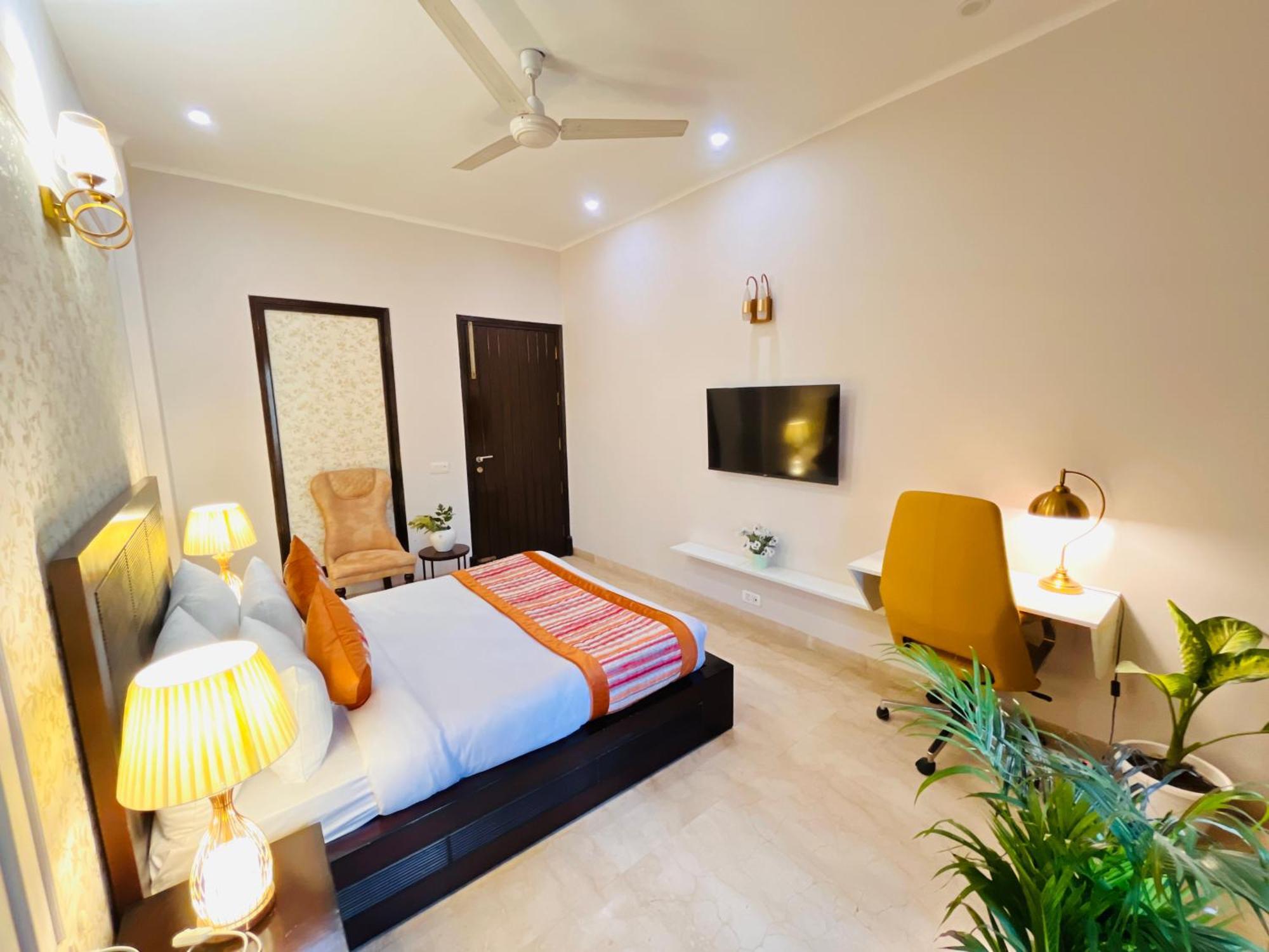 Hotel The South Manor Residency Near Aiims Hospital 3*