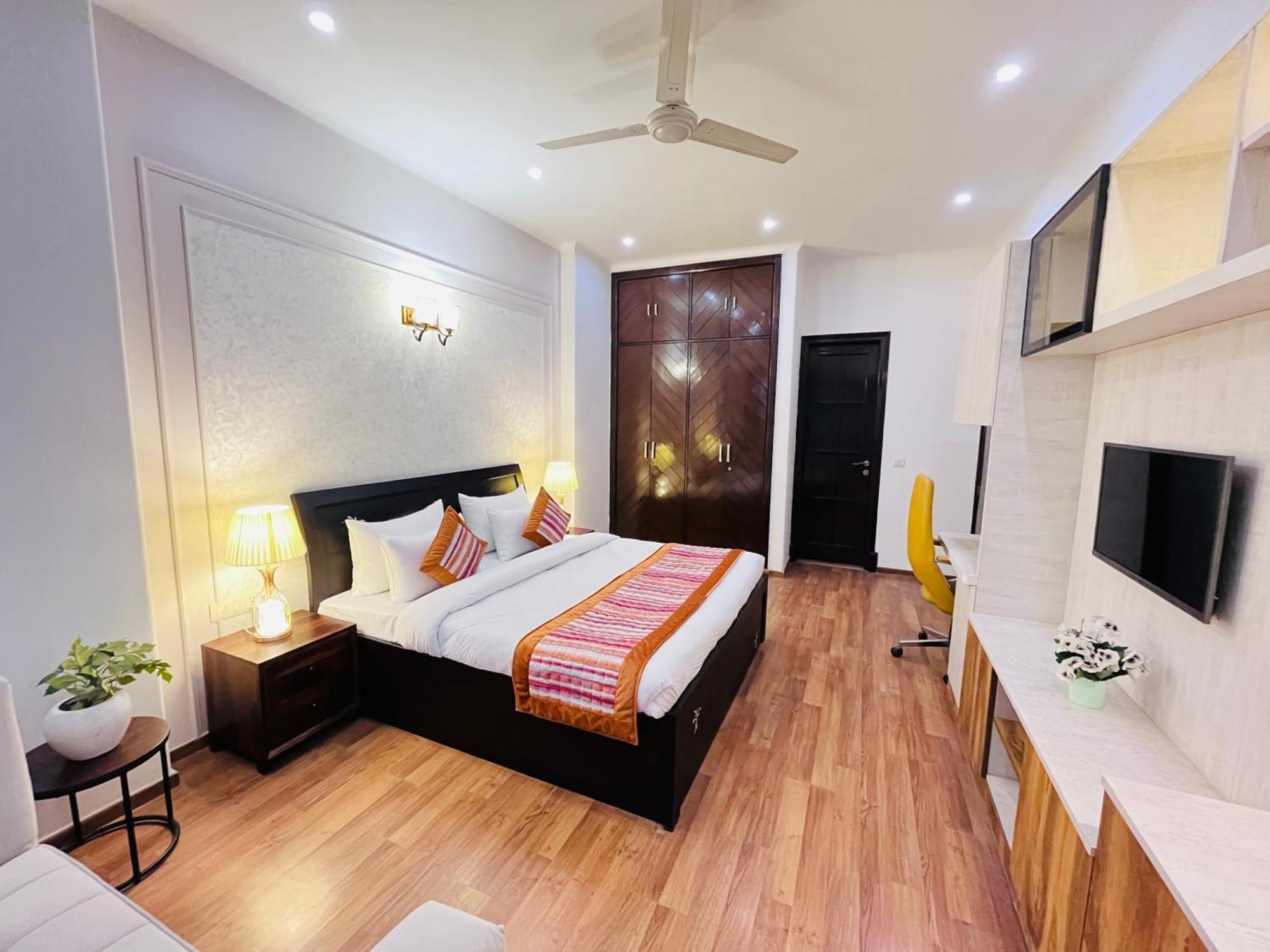 Hotel The South Manor Residency Near Aiims Hospital